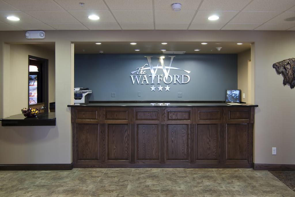 ホテル The Watford Watford City エクステリア 写真